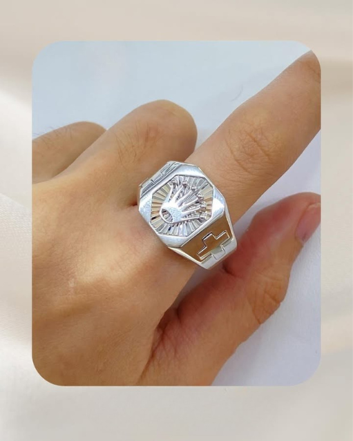 18K White Gold Ring