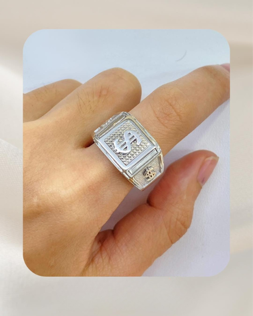 18K White Gold Ring