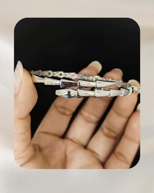 18K White Gold Bangle