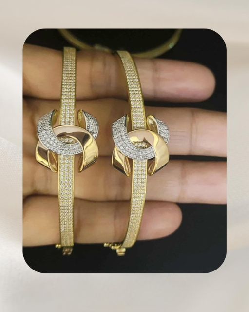 18K Yellow Gold Bangle