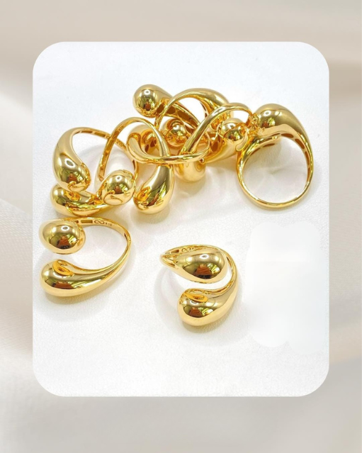 18K Yellow Gold Ring
