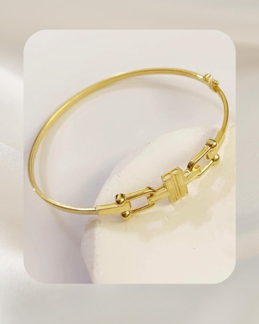 18K Yellow Gold Bangle
