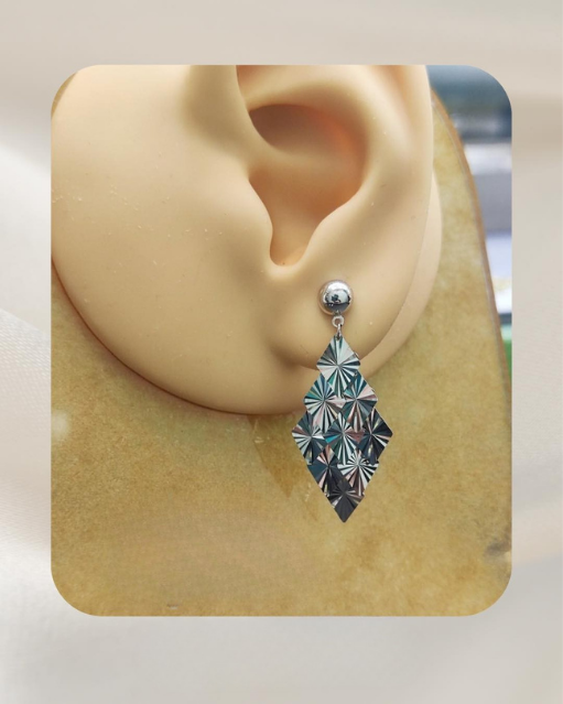 18K White Gold Dangling Earrings