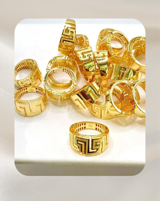 18K Yellow Gold Ring