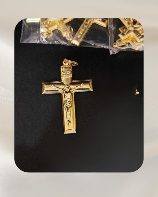 18K Yellow Gold Pendant