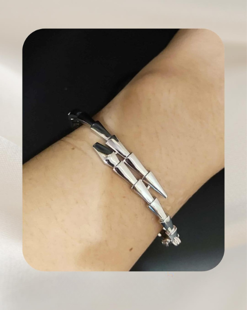 18K White Gold Bangle