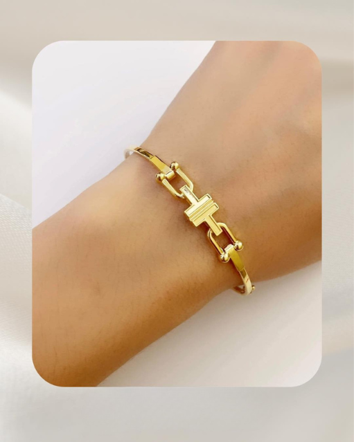 18K Yellow Gold Bangle