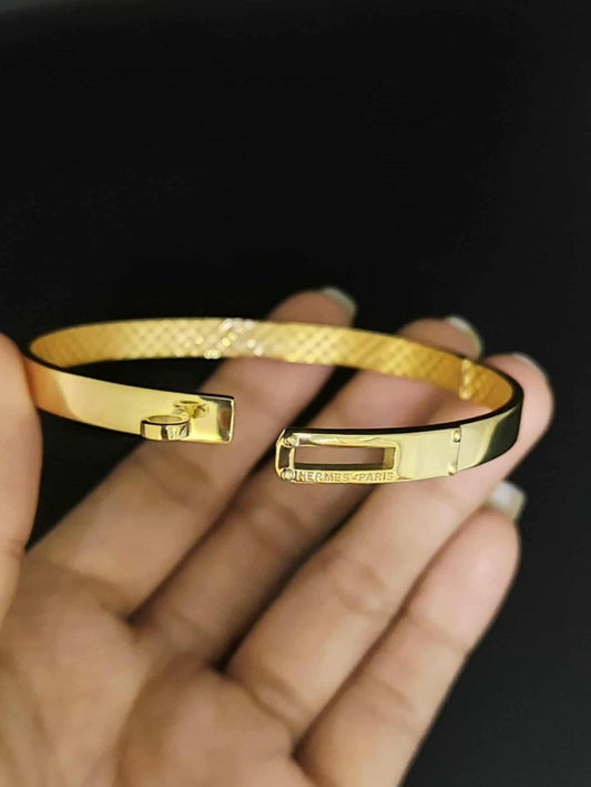 18K Bangle