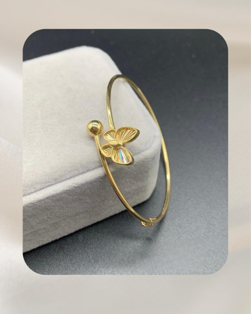 18K Yellow Gold Bangle