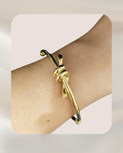 18K Yellow Gold Bangle